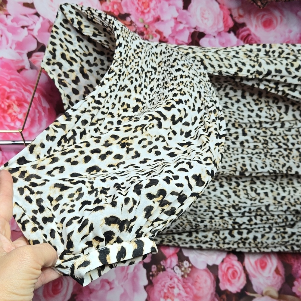 Banana Republic Animal Print Pleated Shirt size small, brown, cream, black - Picture 7 of 9